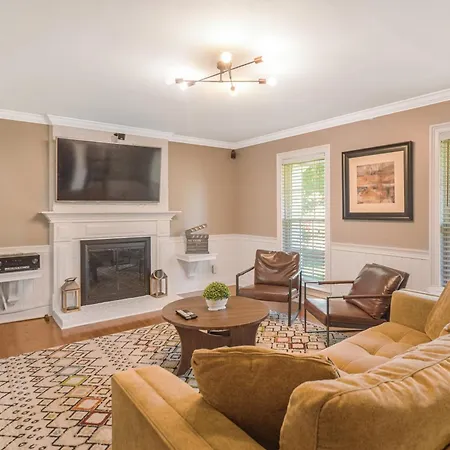 Apartment Large Beautiful Sleeps 16+