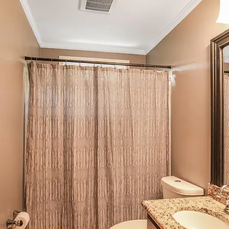 Large Beautiful Sleeps 16+ Apartment *