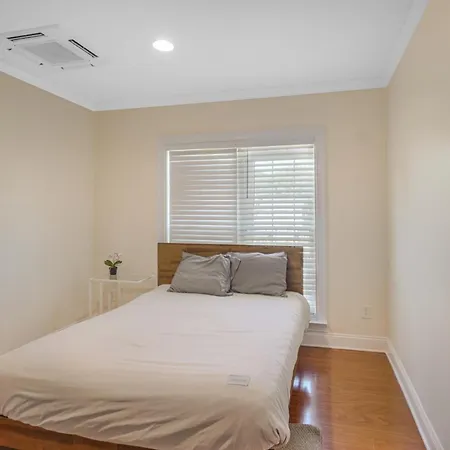Large Beautiful Sleeps 16+ * Charlotte