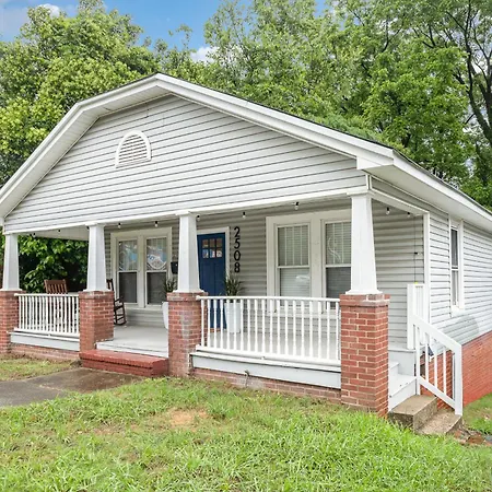 Walkable Trendy Hideout For Foodies - 3br-2ba Charlotte