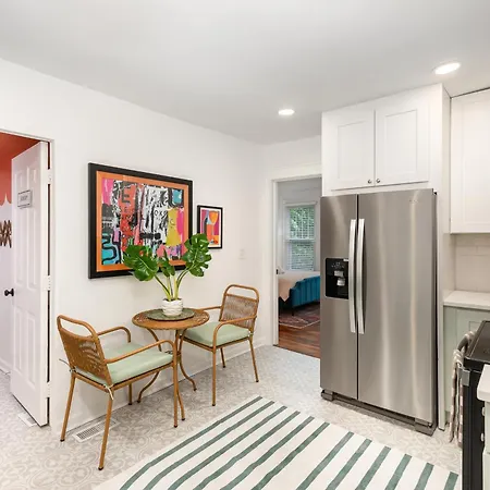 Walkable Trendy Hideout For Foodies - 3br-2ba Holiday home