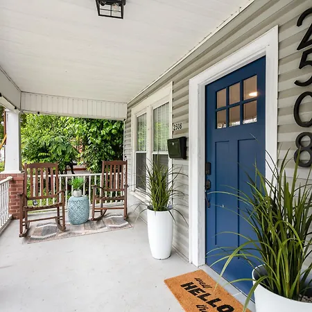Walkable Trendy Hideout For Foodies - 3br-2ba Charlotte