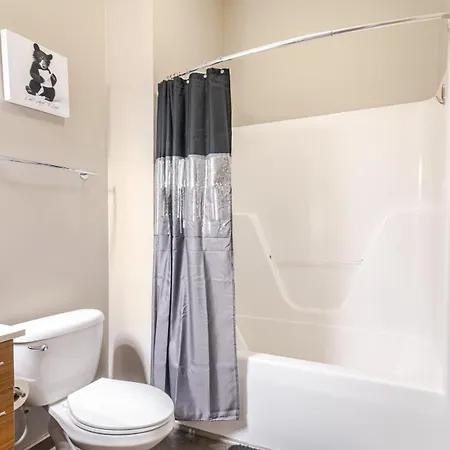 Stylish 1br Uptown Apartment *