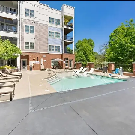 Stylish 1br Uptown Apartment *