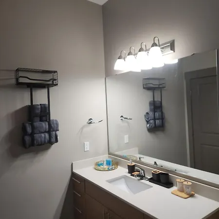 Stylish 1br Uptown *