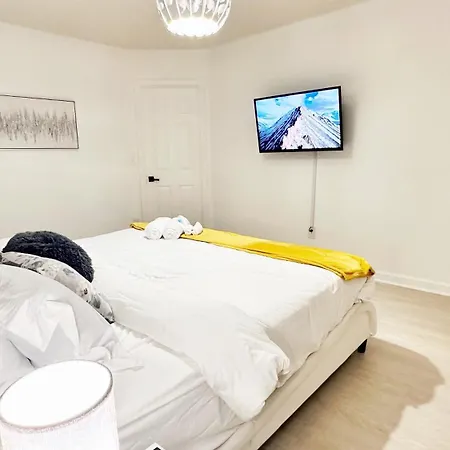 Christmas 3br , King And Queen Beds , Uptown Holiday home Charlotte