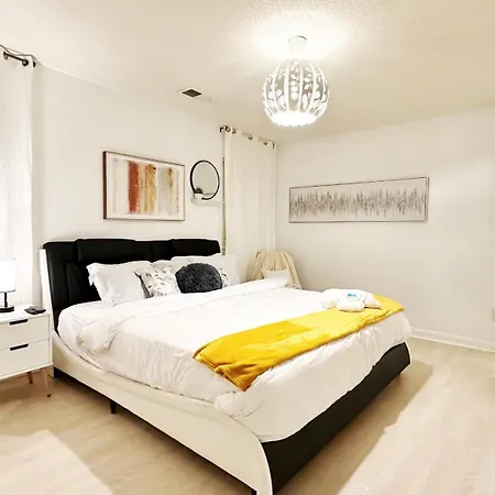 Christmas 3br , King And Queen Beds , Uptown Holiday home