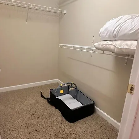 Holiday home Christmas 3br , King And Queen Beds , Uptown *