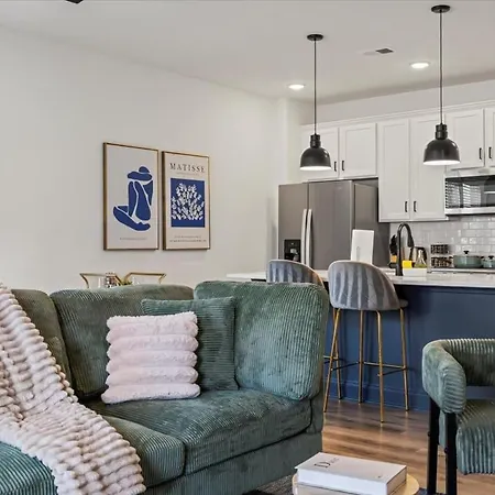 Holiday home 3br Townhouse King Bed Backyard Airport Charlotte
