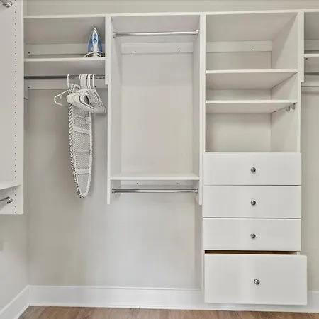 Luxe King 3br In Waverly