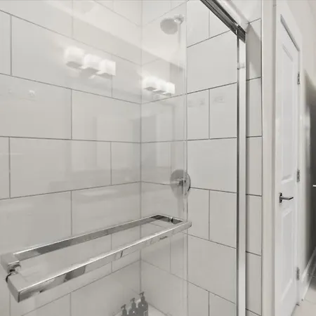 Luxe King 3br In Waverly *