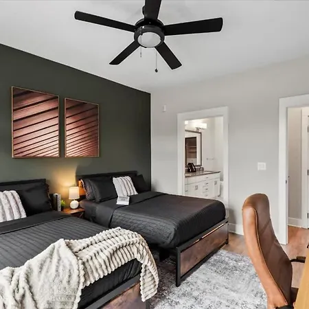 Luxe King 3br In Waverly