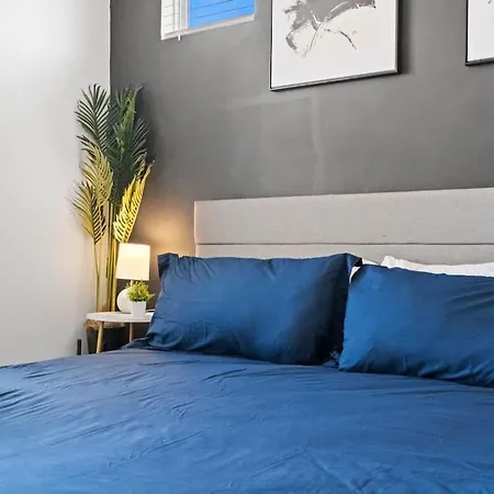 Upscale King 2br Mins Uptown