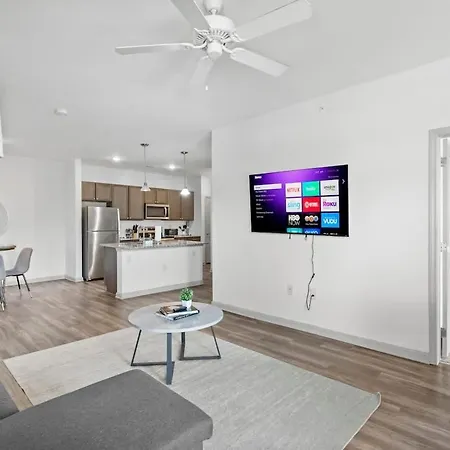 Upscale King 2br Mins Uptown Apartment *