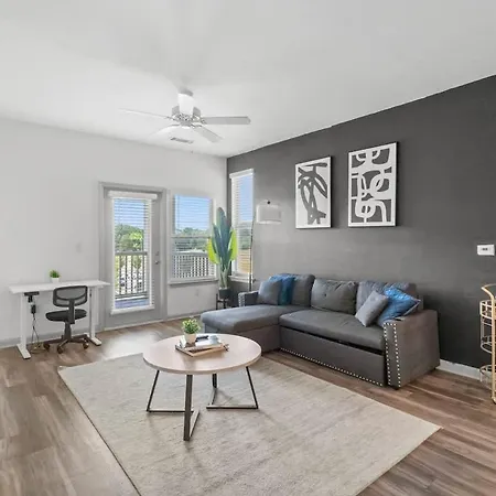 Apartment Upscale King 2br Mins Uptown *