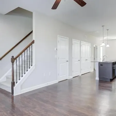 3br Townhouse King Bed Garage Pineville