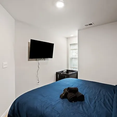 Luxe 3br Townhouse In Uptown *