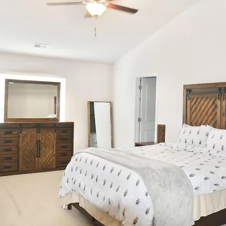 Arbor Creek Retreat Homestay Charlotte