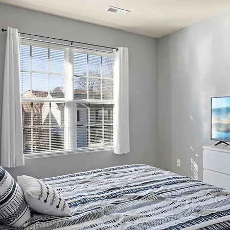 Relaxing Away From In The Qc! - Laxstays Holiday home Charlotte