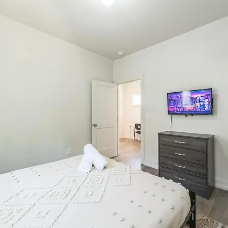 Queen 4br 3ba Retreat Holiday home Charlotte