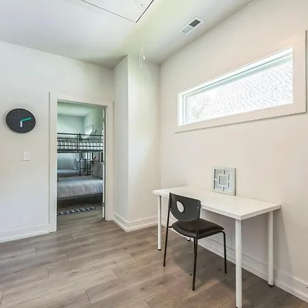 Queen 4br 3ba Retreat Holiday home *