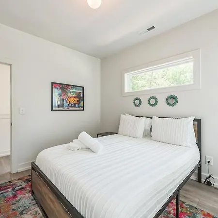 Queen 4br 3ba Retreat Charlotte