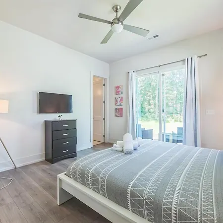 Queen 4br 3ba Retreat