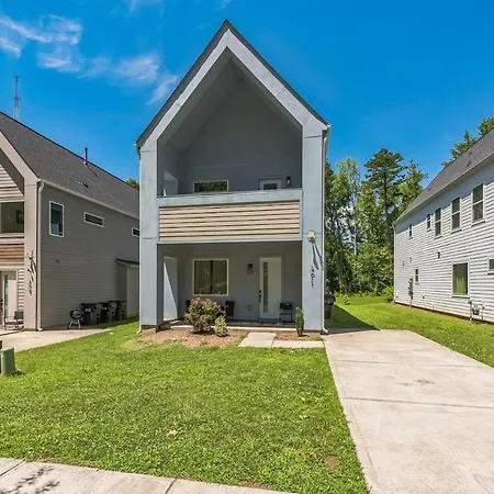 Queen 4br 3ba Retreat Holiday home Charlotte
