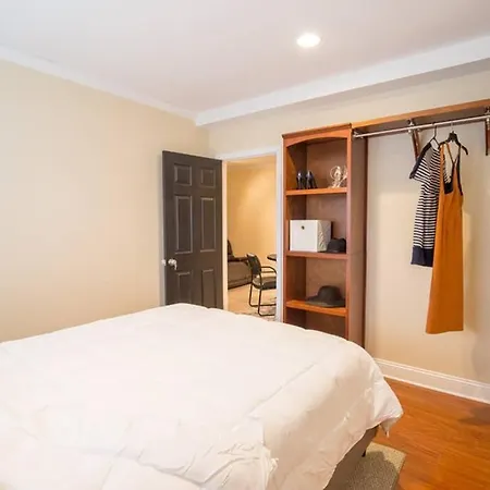 Large Beautiful Sleeps 16+ Apartment