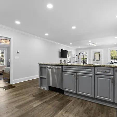 Holiday home 4br Bright And Modern - Close To Everything Charlotte