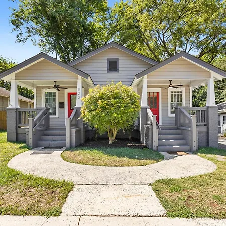 Holiday home 4br Bright And Modern - Close To Everything