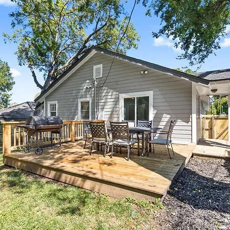 Holiday home 4br Bright And Modern - Close To Everything