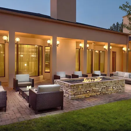 Courtyard Arrowood 3*