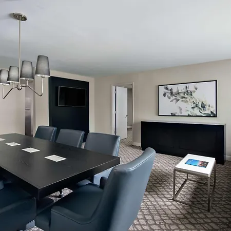 Doubletree By Hilton Charlotte/southpark Hotel