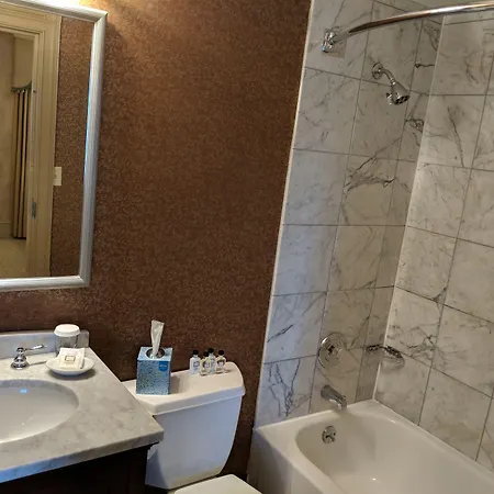 Dunhill Hotel 4*