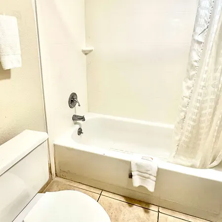 Days By Wyndham Northlake 2*