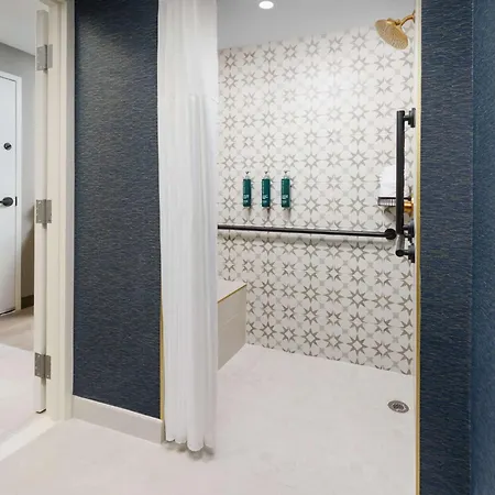 Doubletree By Hilton Center 4*