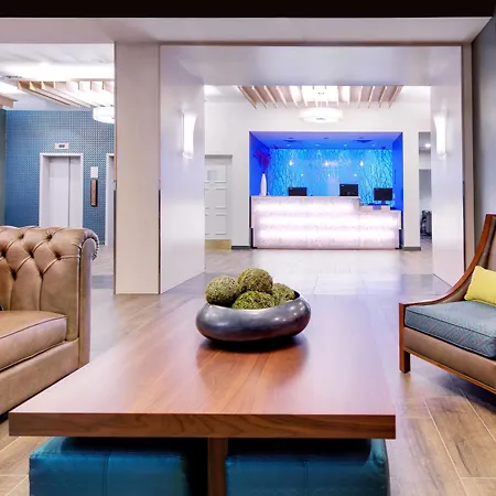 Hotel Fairfield & By Marriott Uptown 3*