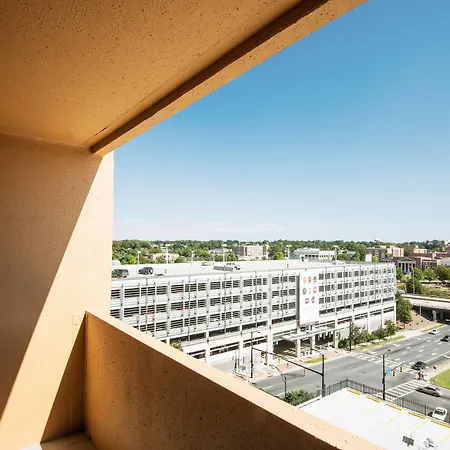Hotel Fairfield & By Marriott Uptown 3*