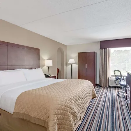 Hotel Wyndham Garden Airport Southeast 3*