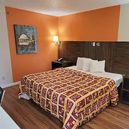 & 4 Less Motel