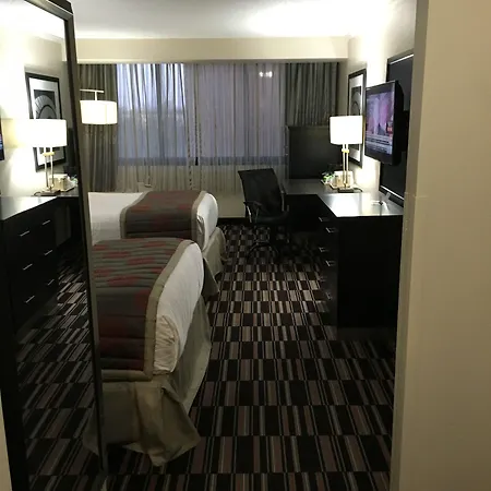 Hotel Ramada Plaza By Wyndham South End Airport 3*