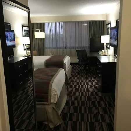 Ramada Plaza By Wyndham South End Airport 3*