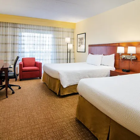 Courtyard Southpark 3*