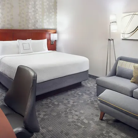 Courtyard Southpark Hotel 3*