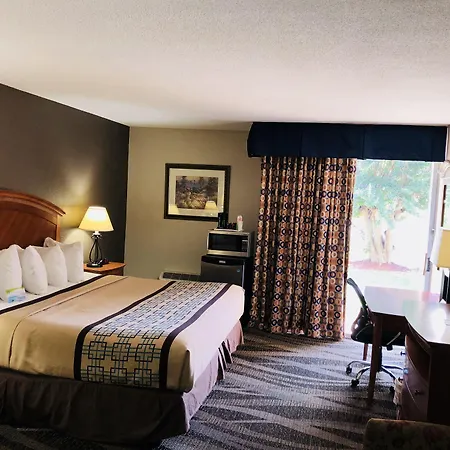 Days By Wyndham Charlotte/woodlawn Near Carowinds Charlotte