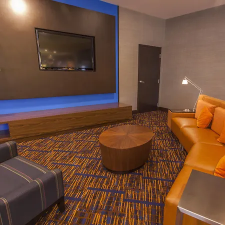 Courtyard By Marriott Airport Loso
