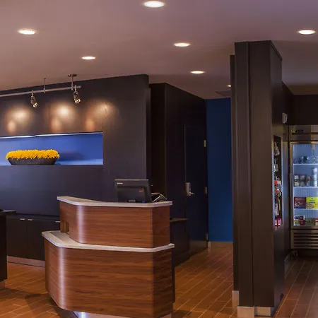 Hotel Courtyard By Marriott Airport Loso 3*