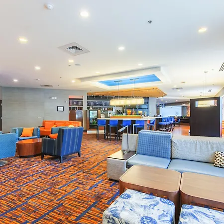 Hotel Courtyard By Marriott Airport Loso