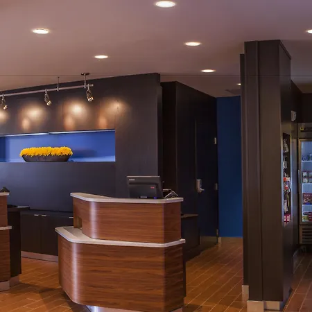 Courtyard By Marriott Airport Loso Hotel